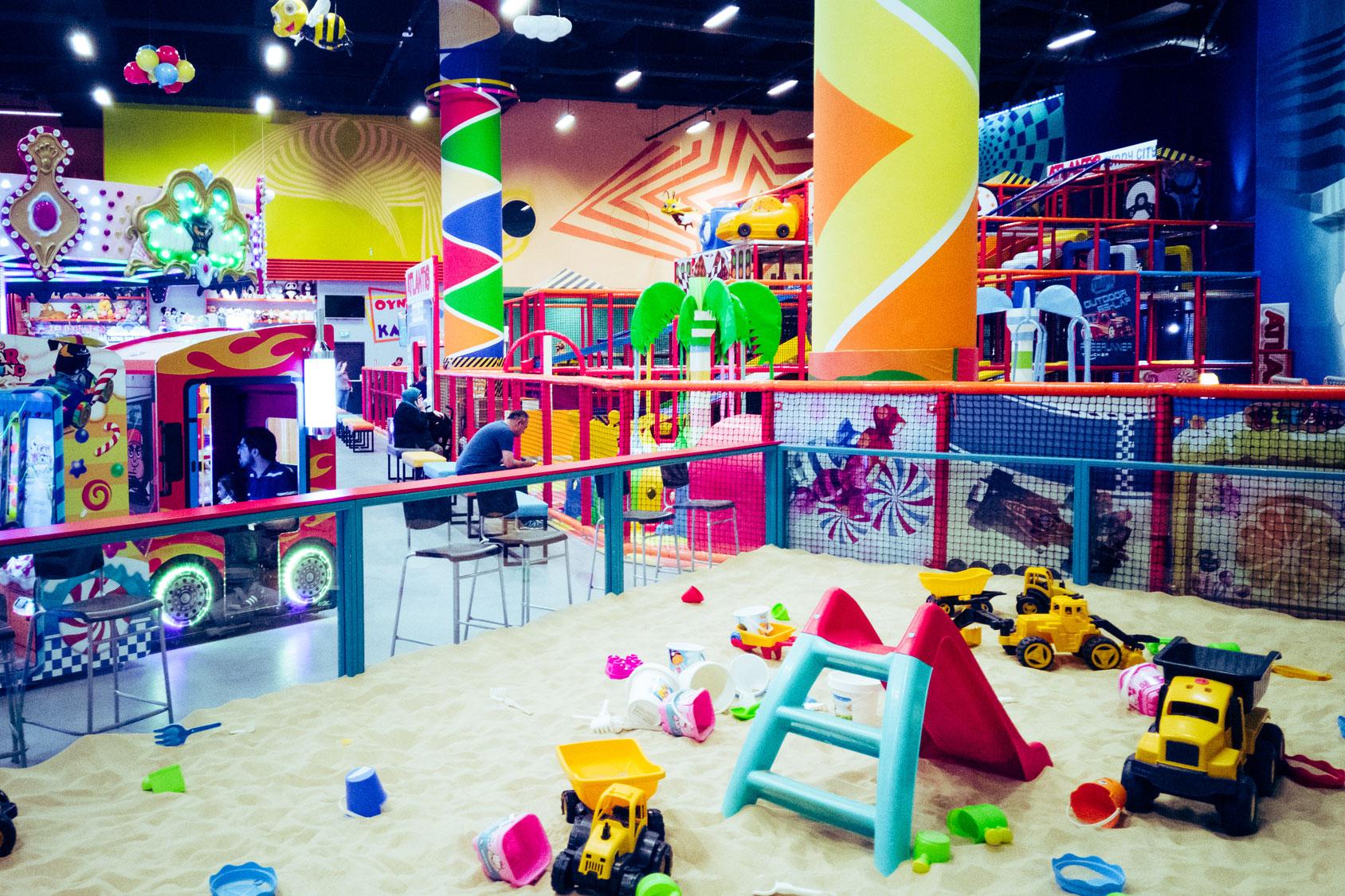 kum hockey, table tennis, fuseball, bright colored family entertainment centre
